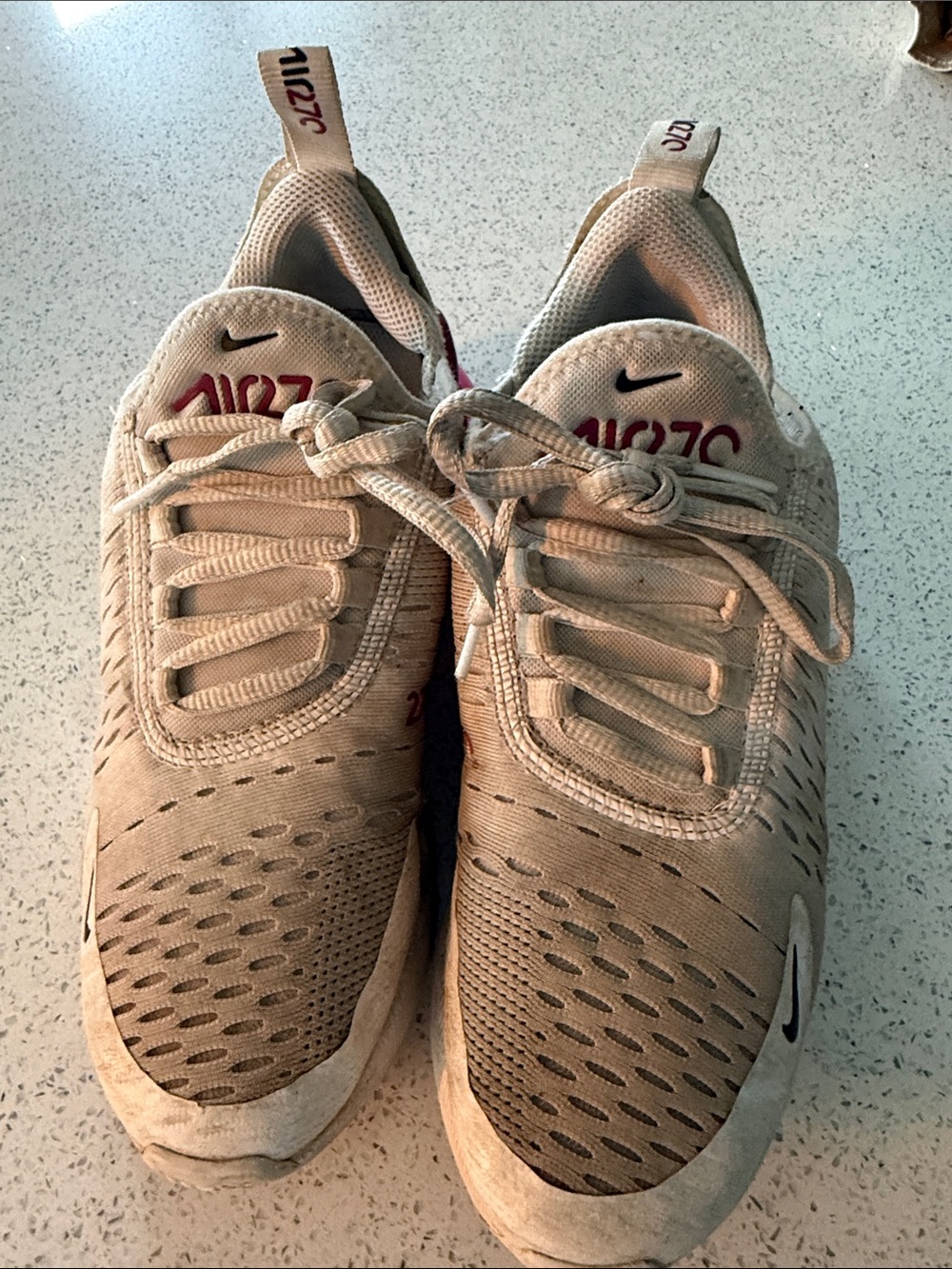 Nike boys Beige/Tan Air 270 Athletic Sneakers